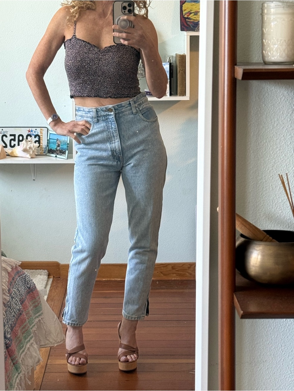 Vintage Guess Jeans, size 29, style 1015, Light Blue Wash/ Ankle Zippers - Picture 3 of 16
